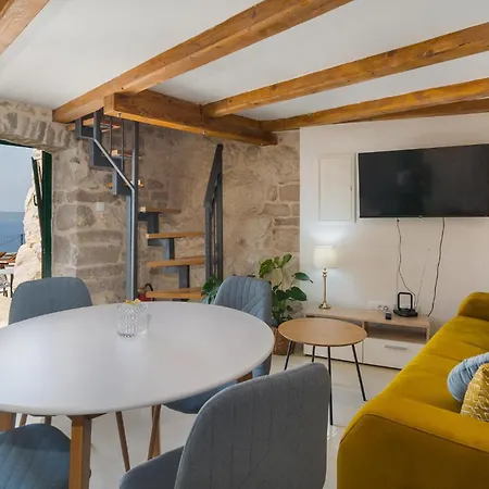 Awesome In With Kitchen * Jesenice (Split-Dalmatia)