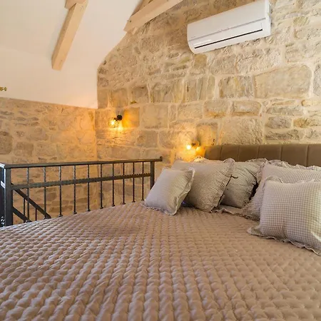 Dom wakacyjny Awesome In With Kitchen Jesenice (Split-Dalmatia)