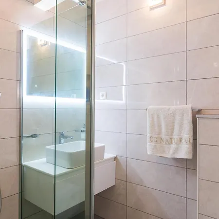 Сasa de vacaciones Awesome In With Kitchen Jesenice (Split-Dalmatia)